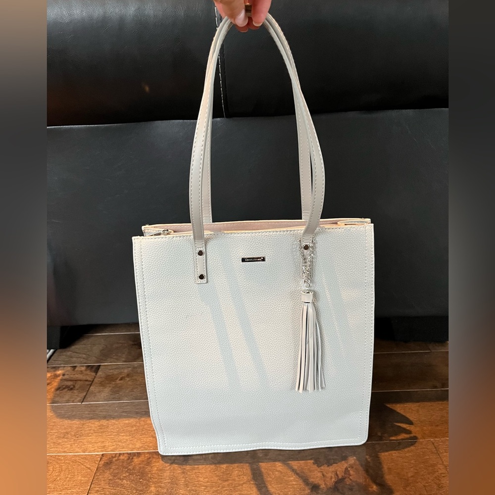 DAVID JONES Vegan leather tote bag in light grey. - Picture 1 of 9